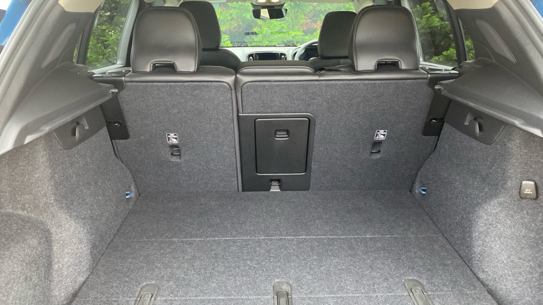 Volvo XC40 2.0 B4P Ultra Dark 5dr Auto Petrol Estate